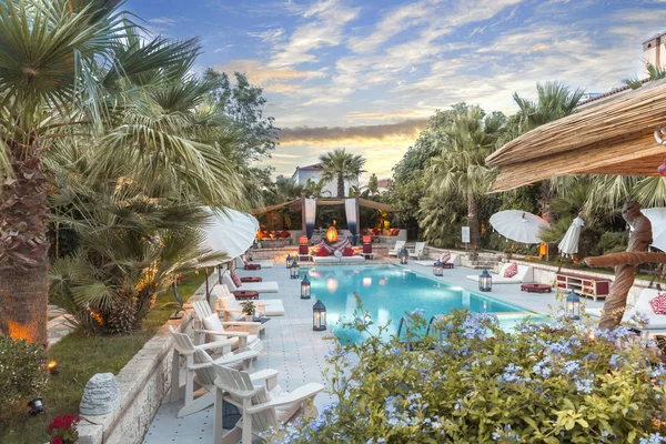 Lüks sonsuzluk beach otel resort Yüzme Havuzu ile