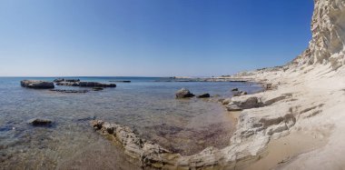 Alaçatı Delikli Jan Beach çeşme kasabasında güzel deniz kıyısı