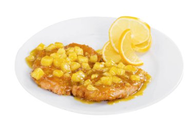 beyaz zemin üzerinde izole geleneksel Asya yemeği görünümünü kapat