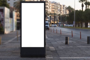 boş billboard görünümü arka plan şehir manzaralı kadar kapatın