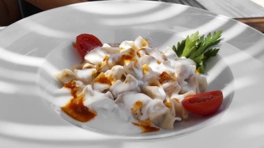 soslar ile pişmiş köfte görünümünü kapat