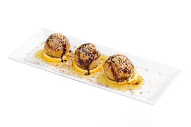 Beyaz arka plan üzerinde izole Asya et yemek görünümünü kapat