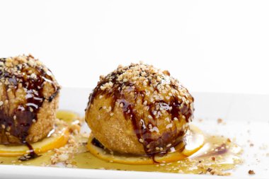 Beyaz arka plan üzerinde izole Asya et yemek görünümünü kapat