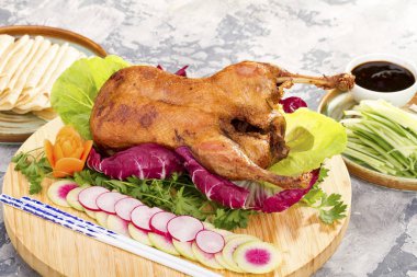 ızgara tavuk sebze ile servis görünümünü kapat