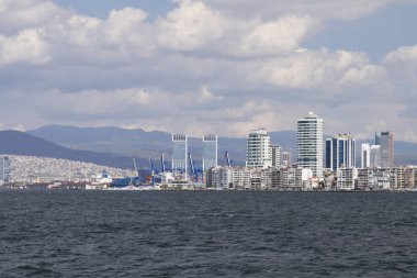 Izmir, Türkiye - 15 Ağustos 2017: Güzel doğal kenti Izmir, Türkiye