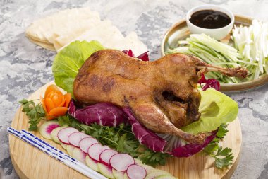 ızgara tavuk sebze ile servis görünümünü kapat