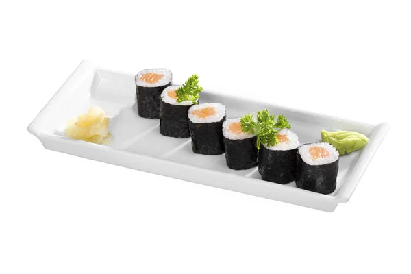 白い背景で隔離板に配置された寿司のクローズ アップ表示 — ストック写真