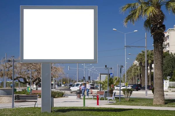Centrum Města Prázdné Bílé Billboard Rozmazané Lidí — Stock fotografie