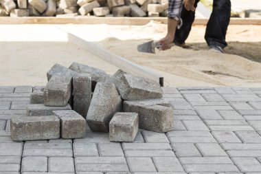 Kısmi erkek işçisi şehir sokak görünümünü