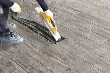 Kısmi erkek işçisi şehir sokak görünümünü