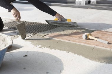 Kısmi erkek işçisi şehir sokak görünümünü