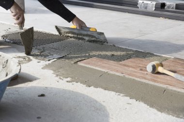 Kısmi erkek işçisi şehir sokak görünümünü