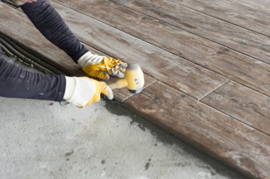 Kısmi erkek işçisi şehir sokak görünümünü