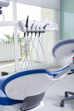 boş diş hekimi office steril ekipmanları ile görünümünü kapat