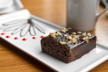 Görünüm tatlı çikolatalı kek ve kahve kadar yakın