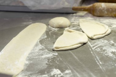 çiğ hamur görünümü gri pişirme yüzeyi Tarih kadar kapatın