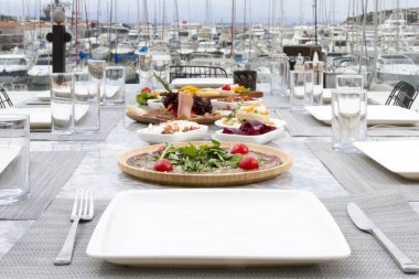 gemi ile sunulan tablo görünümünü arka plan üzerinde kapatın