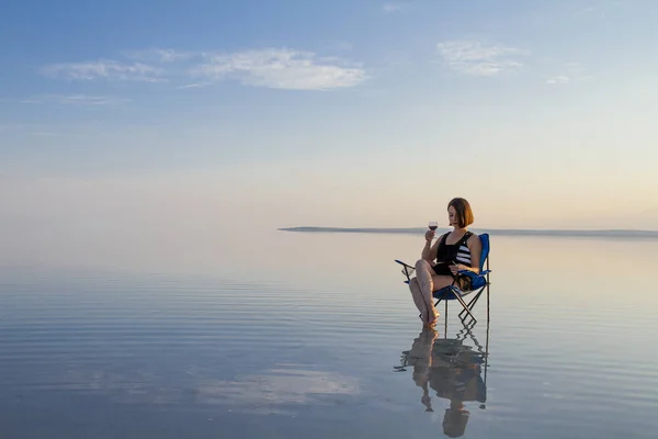 Woman Glass Wine Resting Chair Seashore Sunset — Stock Photo, Image