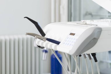 boş diş hekimi office steril ekipmanları ile görünümünü kapat