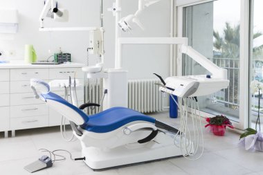 boş diş hekimi office steril ekipmanları ile görünümünü kapat