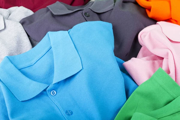 Close Van Verschillende Kleurrijke Shirts — Stockfoto