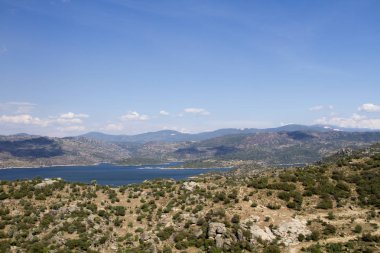 Akyaka, Türkiye - 21 Mayıs 2017: Akyaka'nın Türkiye'deki manzarası yaz günü