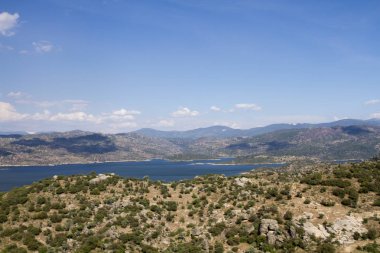 Akyaka, Türkiye - 21 Mayıs 2017: Akyaka'nın Türkiye'deki manzarası yaz günü