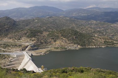 Akyaka, Türkiye - 21 Mayıs 2017: Akyaka'nın Türkiye'deki manzarası yaz günü