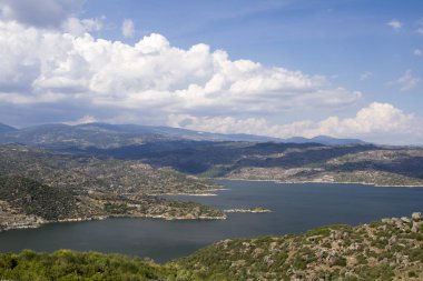 Akyaka, Türkiye - 21 Mayıs 2017: Akyaka'nın Türkiye'deki manzarası yaz günü