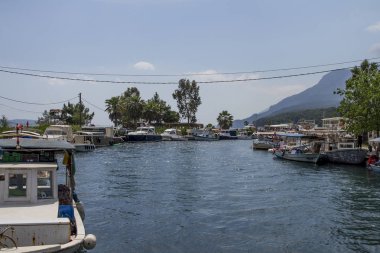 Akyaka, Türkiye - 21 Mayıs 2017: Akyaka'nın Türkiye'deki manzarası yaz günü