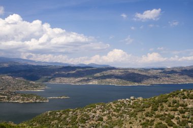 Akyaka, Türkiye - 21 Mayıs 2017: Akyaka'nın Türkiye'deki manzarası yaz günü