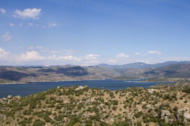 Akyaka, Türkiye - 21 Mayıs 2017: Akyaka'nın Türkiye'deki manzarası yaz günü