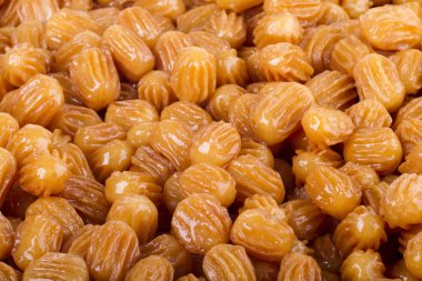 taze pişmiş lezzetli tatlılar düzenlenmiş 