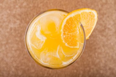 cam buz ile ferahlatıcı portakal suyu
