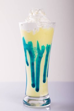 cam lezzetli süt içeceği yakından görünümü