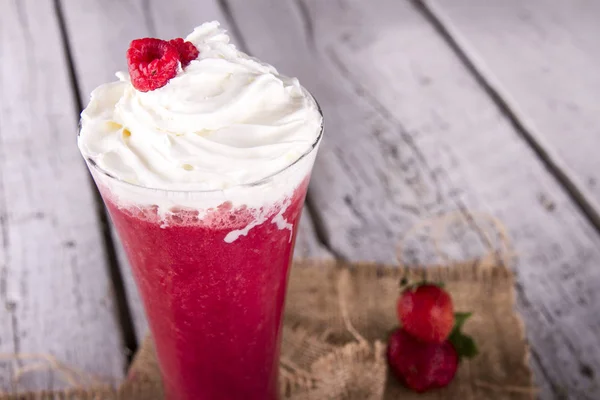 Süßes Dessert Glas Serviert Auf Holzoberfläche — Stockfoto