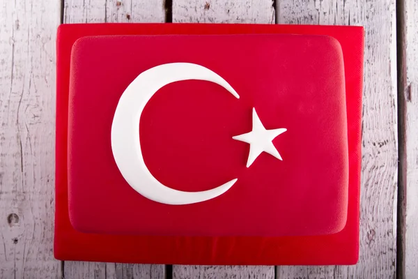 Świąteczny Tort Tureckim Flagą Drewnianym Tle — Zdjęcie stockowe