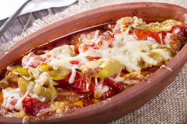 ahşap masa üzerinde ev yapımı gıda yakın görünümü