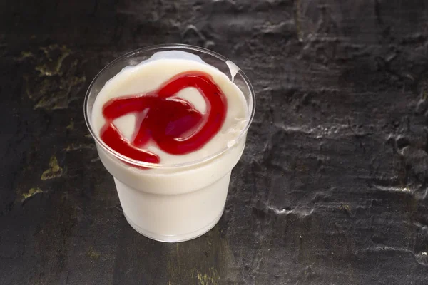 Yogur Fresco Con Mermelada Dulce Servido Vaso — Foto de Stock