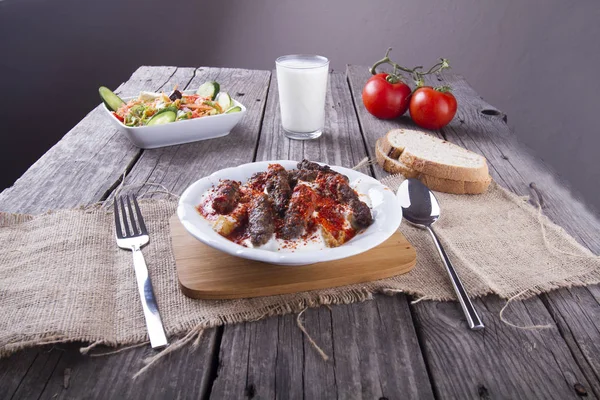 Közelről Tekintettel Házilag Készített Ételre Üveg Tejre Asztalra — Stock Fotó
