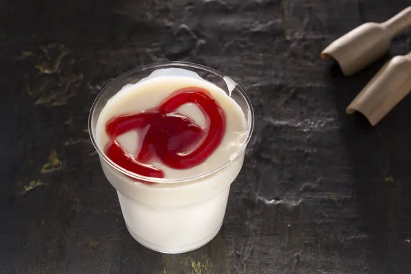 Yogur Fresco Con Mermelada Dulce Servido Vaso — Foto de Stock