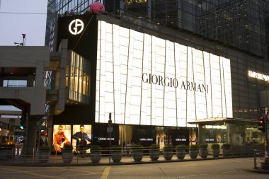 Hong Kong, Çin - 29 Nisan 2017: Hong Kong'daki Giorgio Armani moda mağazasının görünümü