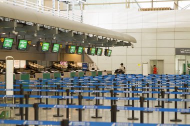 Hong Kong, Çin - 29 Nisan 2017: Hong Kong Havaalanı iç görünümü