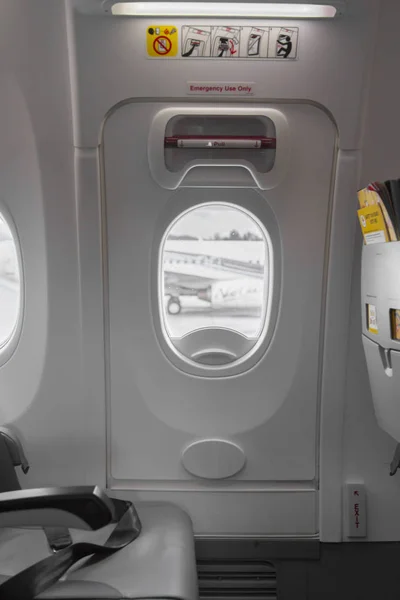 Вывеска Двери Салоне Самолета Airbus — стоковое фото