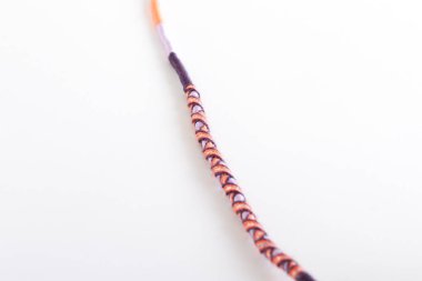 beyaz zeminüzerinde gözlük tutucu yakın görünümü