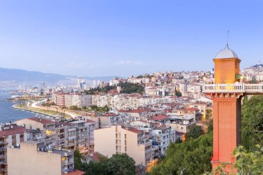 İzmir şehrinin Güzel Gece Manzarası, Türkiye