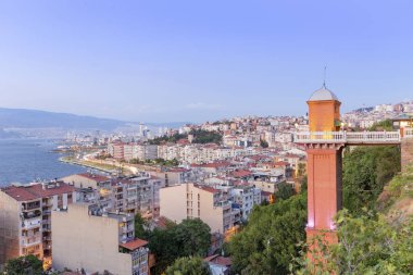 İzmir şehrinin Güzel Gece Manzarası, Türkiye