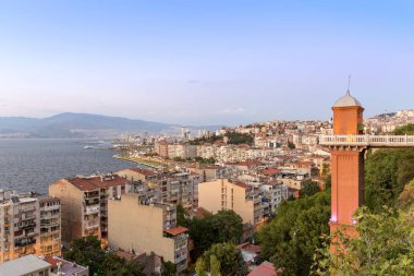 İzmir şehrinin Güzel Gece Manzarası, Türkiye
