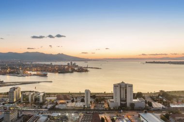 İzmir şehrinin Güzel Gece Manzarası, Türkiye