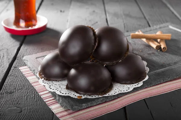 Nahaufnahme Von Süßem Schokoladendessert Auf Holztisch — Stockfoto